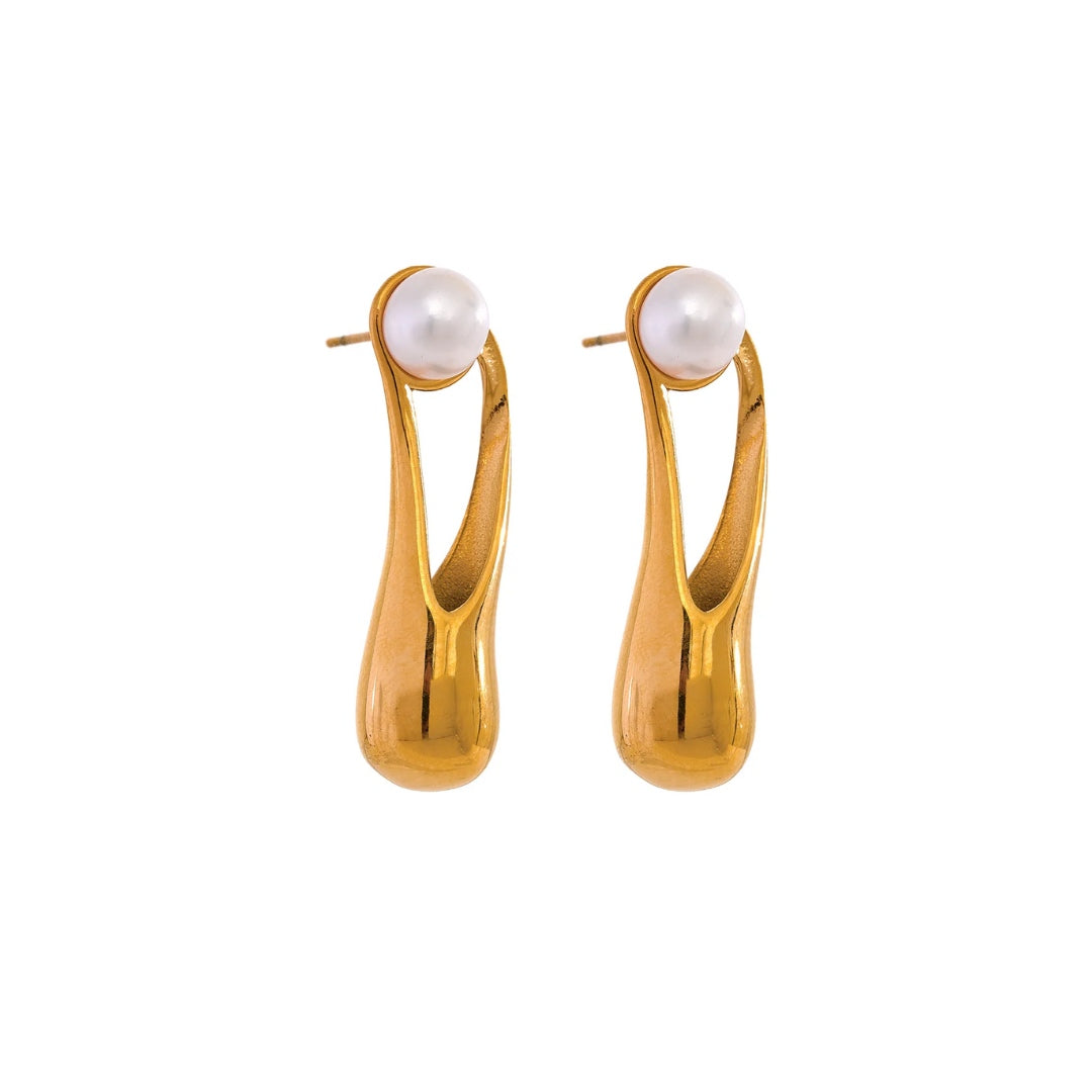 Gold pearl dripping earrings